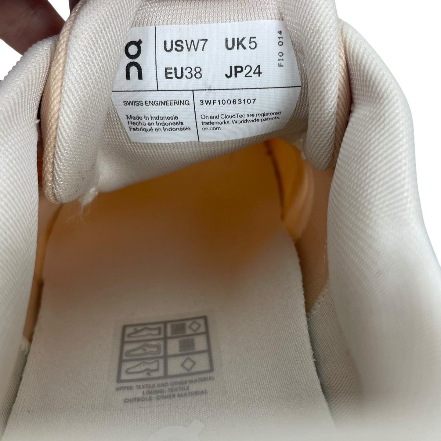 On Cloud 6 Sneaker Running Shoes Blonde Dew Orange Size 7
