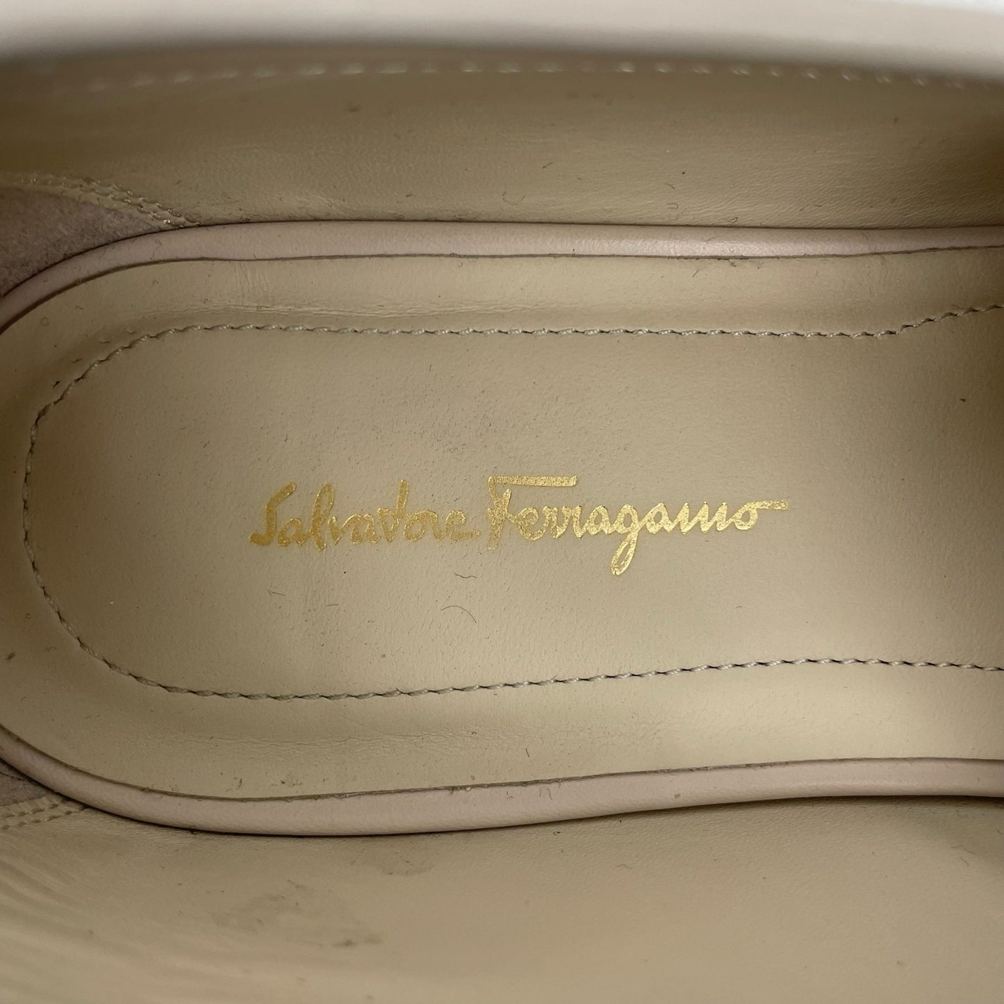 Salvatore Ferragamo Gancini Lug Sole Leather Loafers Beige Size 8.5C