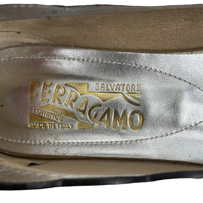 Salvatore Ferragamo Varina Scalloped Leather Ballet Flats Gold Size 8.5C