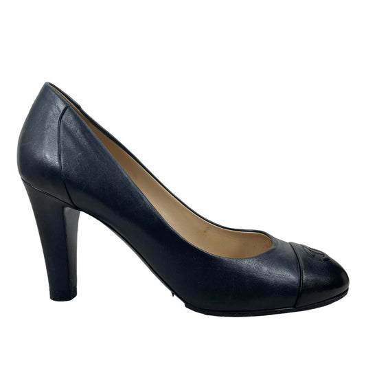 Chanel Cap Toe Leather Pumps CC Interlocking Logo Black Navy Size 39.5