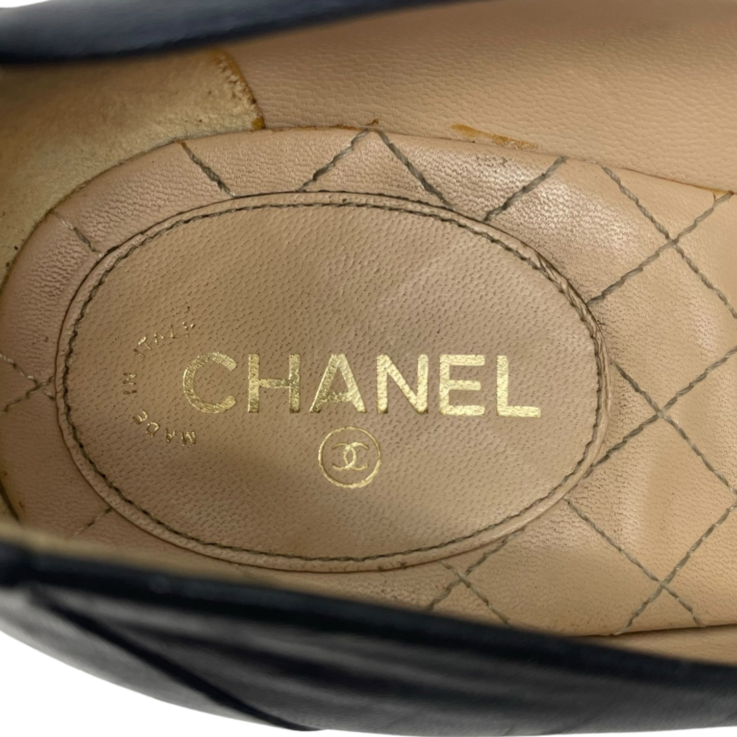 Chanel Cap Toe Leather Pumps CC Interlocking Logo Black Navy Size 39.5