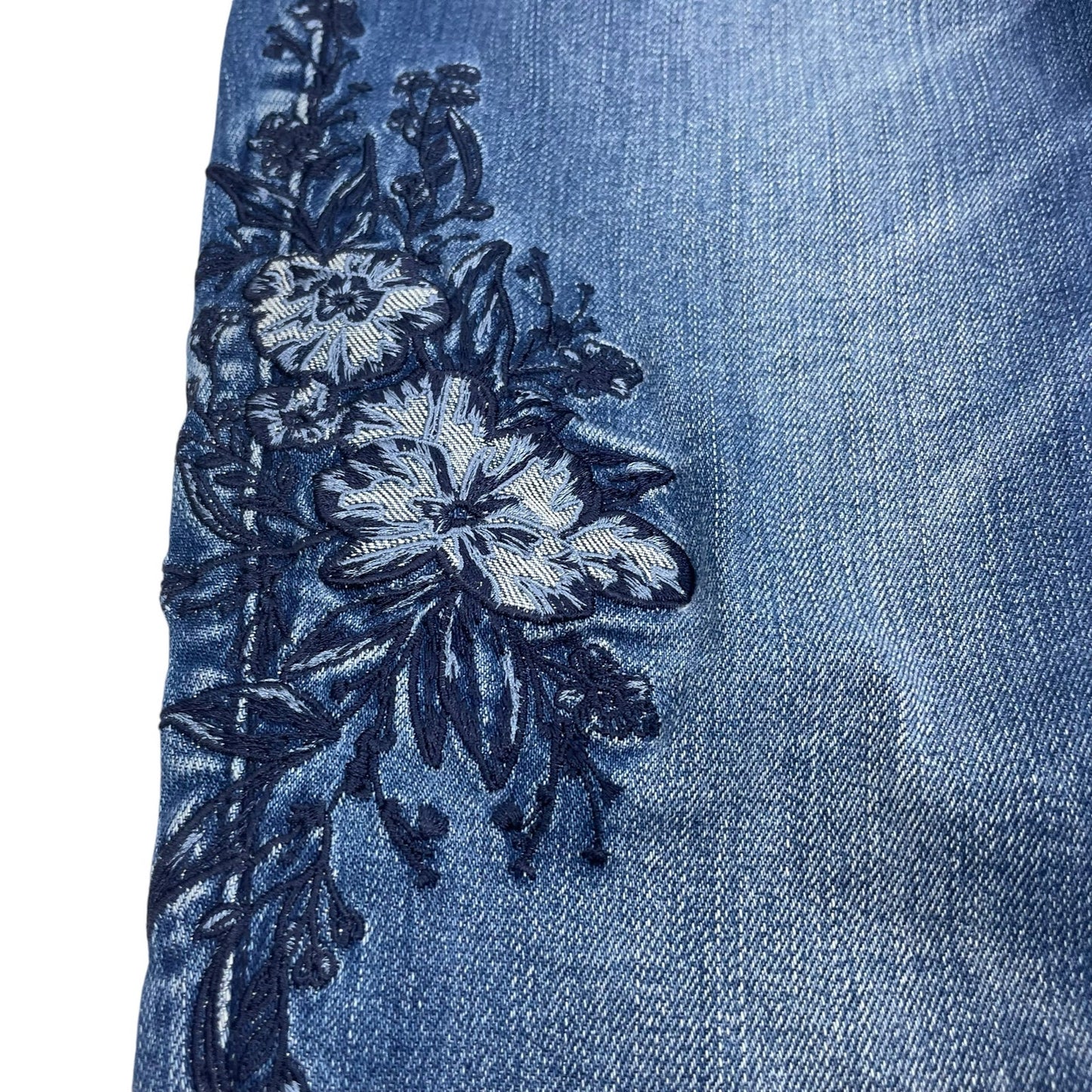 WHBM The Skinny Crop Mid Rise Floral Embroidered Jeans Med Wash Size 2