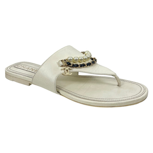 Chanel Pearl & Chain CC Logo Embellished Thong Sandal White Size 40