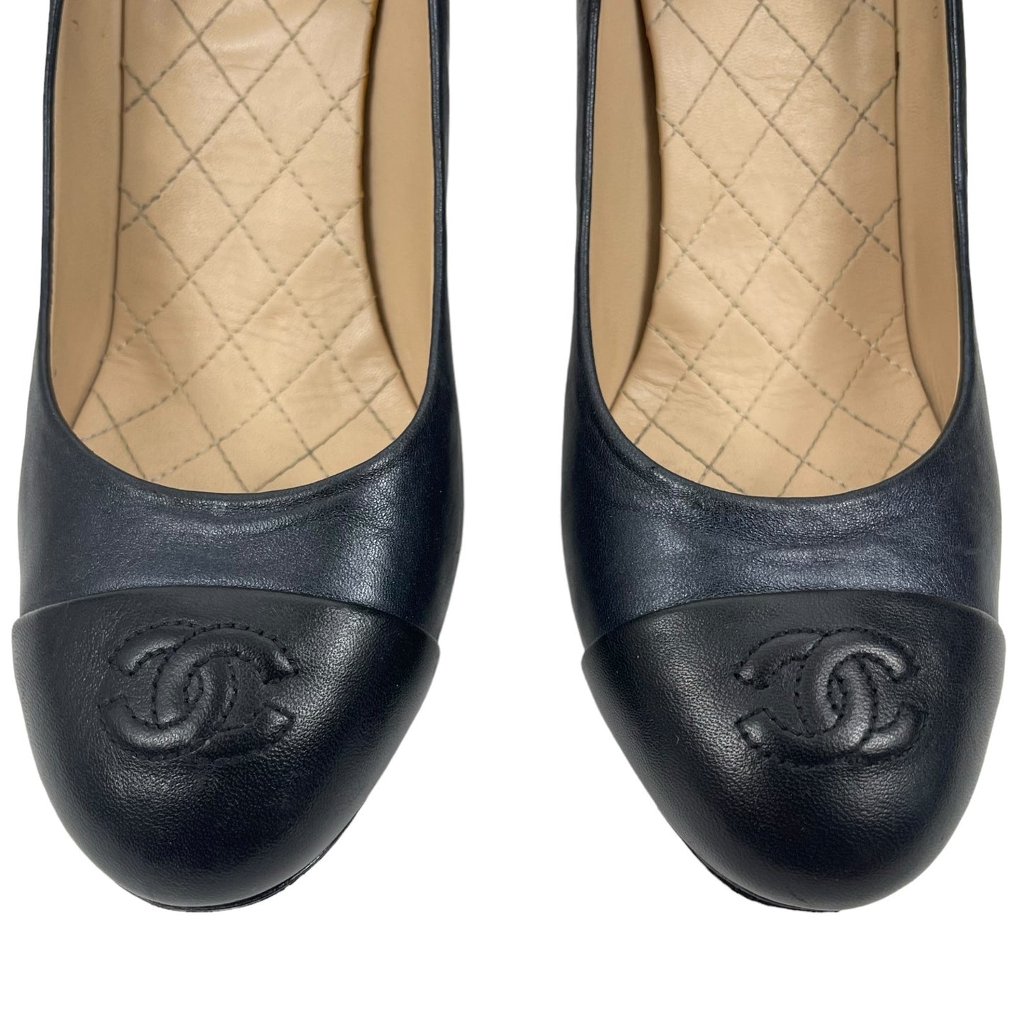 Chanel Cap Toe Leather Pumps CC Interlocking Logo Black Navy Size 39.5